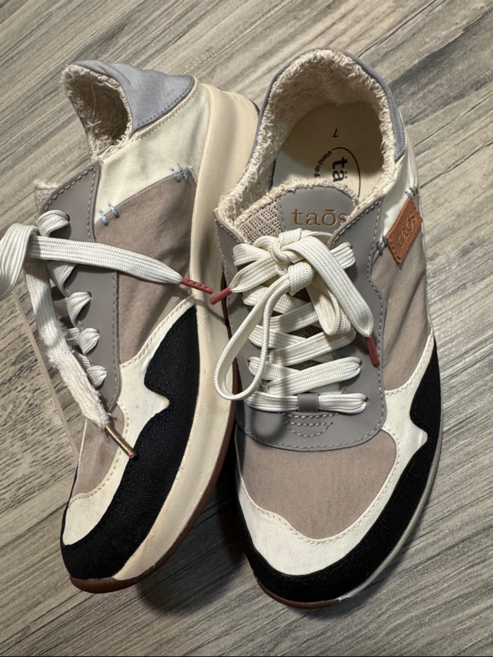 Taos Beige/Periwinkle/Gray Low-Top Slip-On Sneakers - Picture 11 of 11